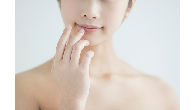 肌乾燥に悩む女性